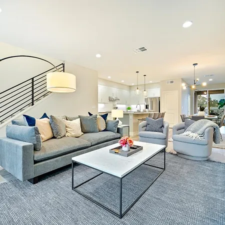 343 Oak Avenue Villa